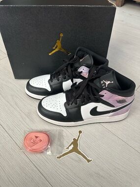 Nike Jordan 1 mid SE Zen Master- youth